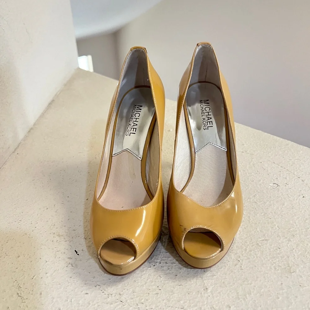 Michael Kors Womens York Pump Size 6.5 Tan Nude Leather Platform Heel Dress Shoe